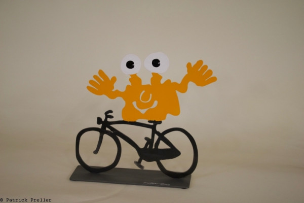 Patrick Preller Monster TOGO auf dem Fahrrad