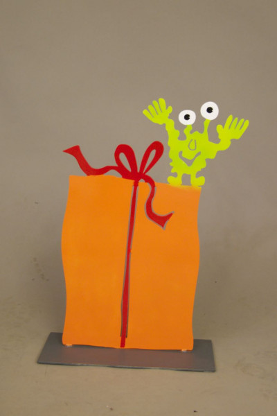 Patrick Preller Monster auf dem großen Geschenk