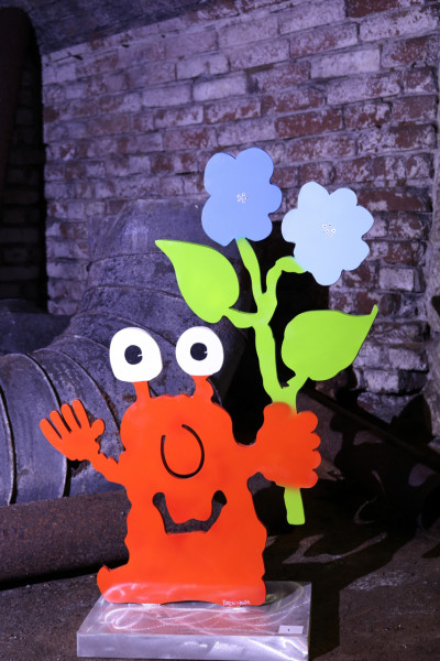 Patrick Preller Monster mit 2 Blumen