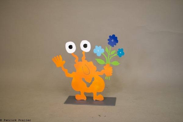 Patrick Preller Monster Togo mit Blumenstrauß